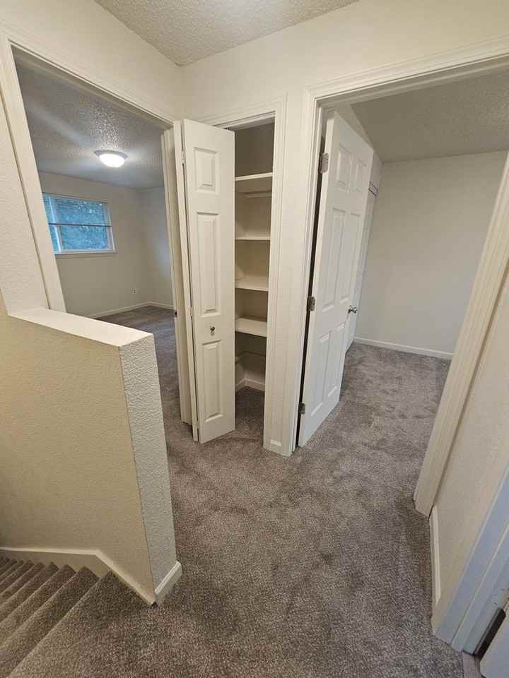 HIlltop Manor - Photo 7 of 8