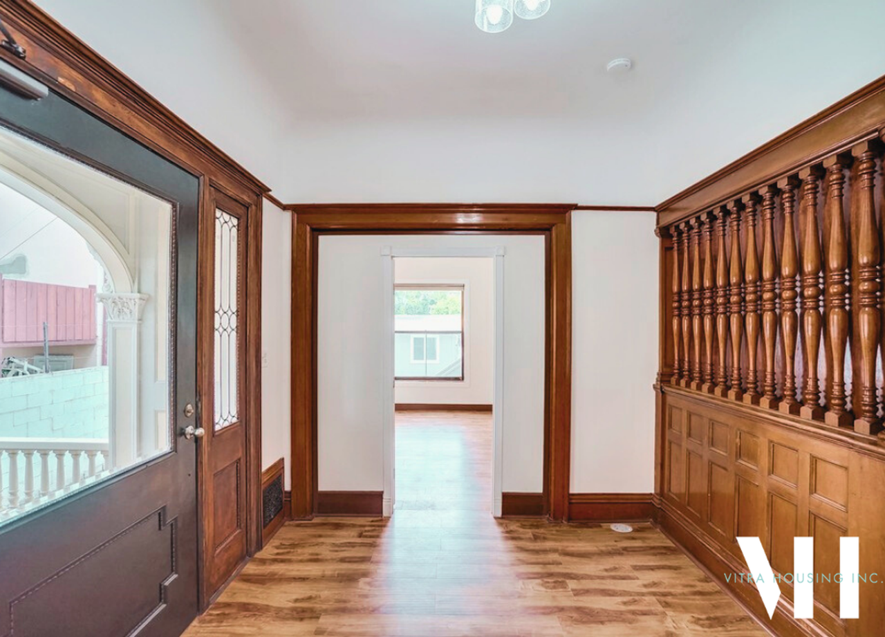 Expansive Six Bedroom House Steps from USC Campus! - Photo 5 of 11