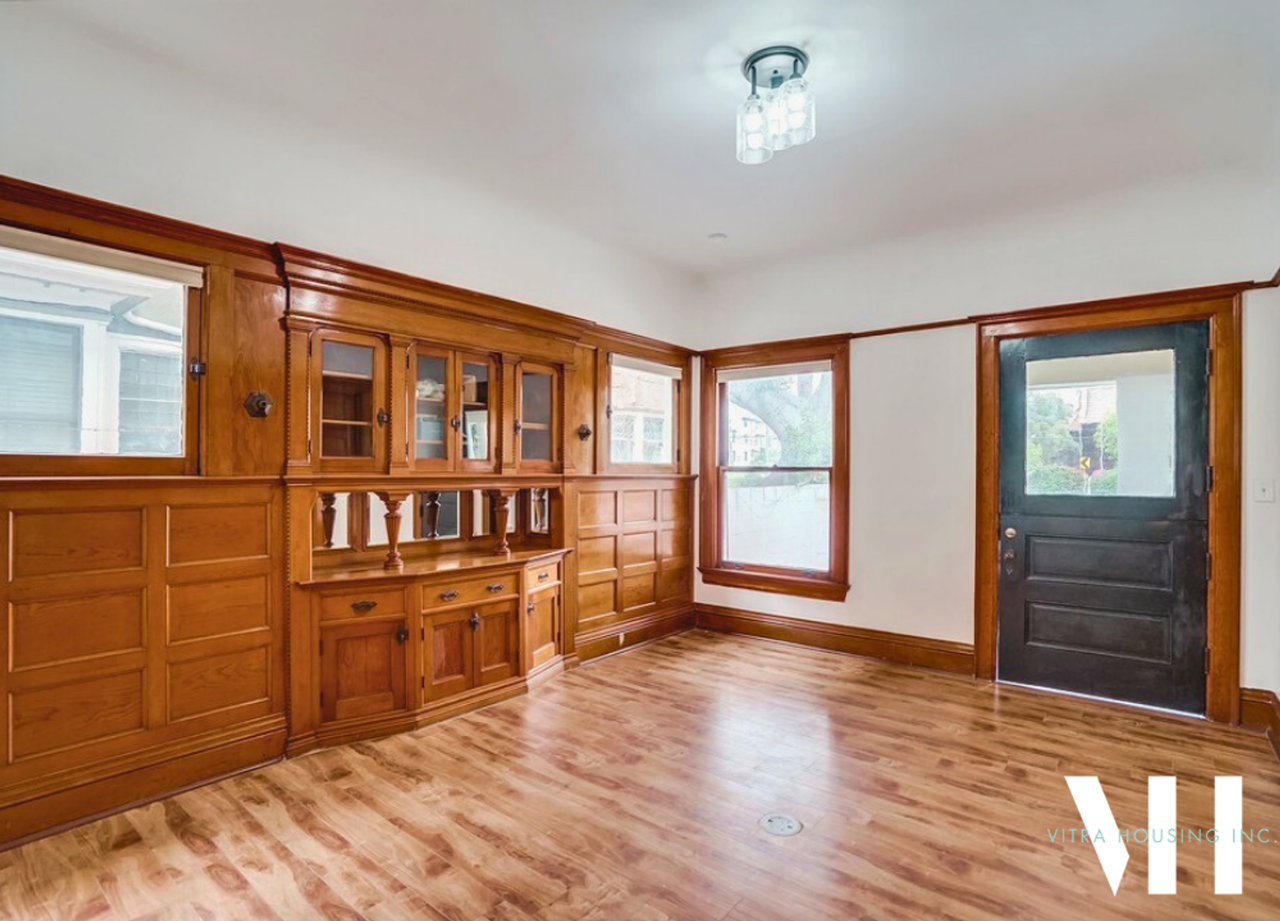 Expansive Six Bedroom House Steps from USC Campus! - Photo 6 of 11