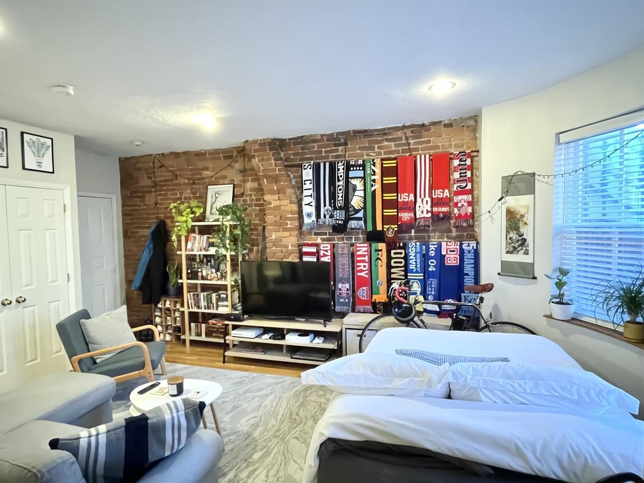 529 Columbus Ave #1 - Photo 4 of 8