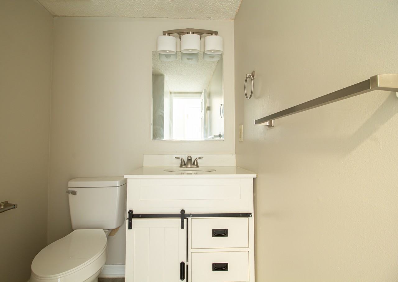 7 Anderson Ave #C - Photo 3 of 12