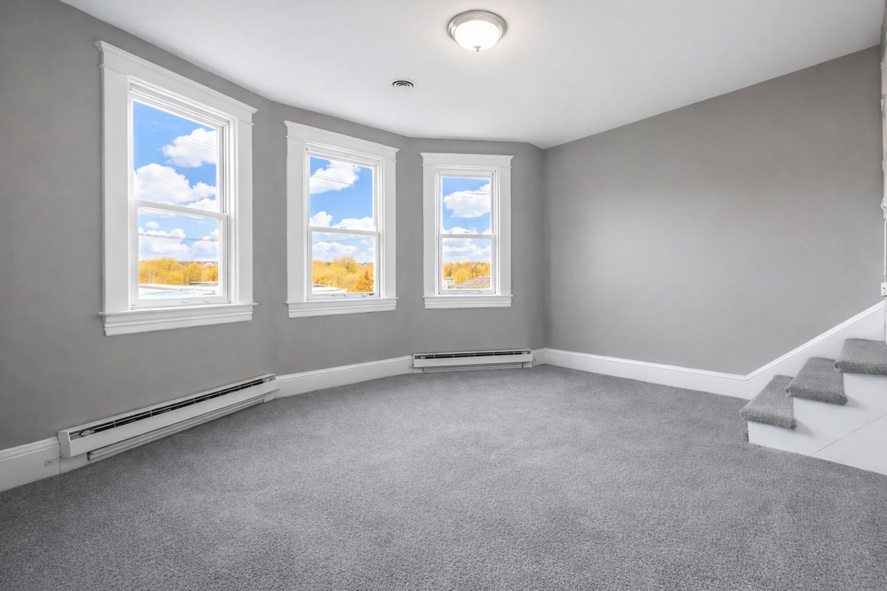 1309 Linden Ave - Photo 2 of 12