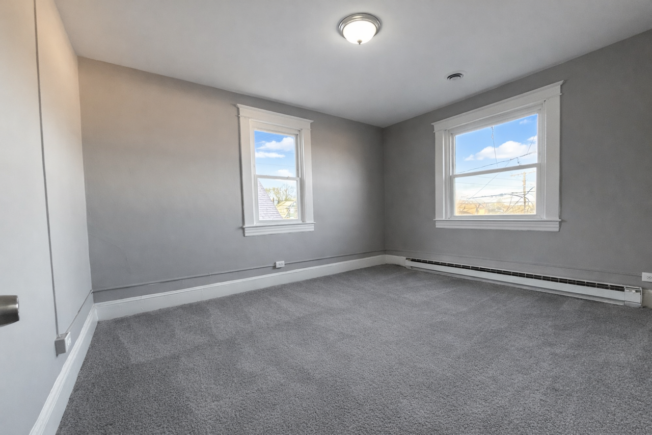 1309 Linden Ave - Photo 3 of 12