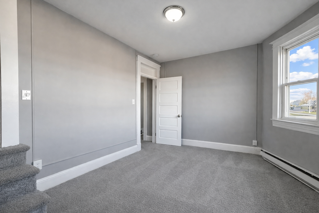 1309 Linden Ave - Photo 4 of 12