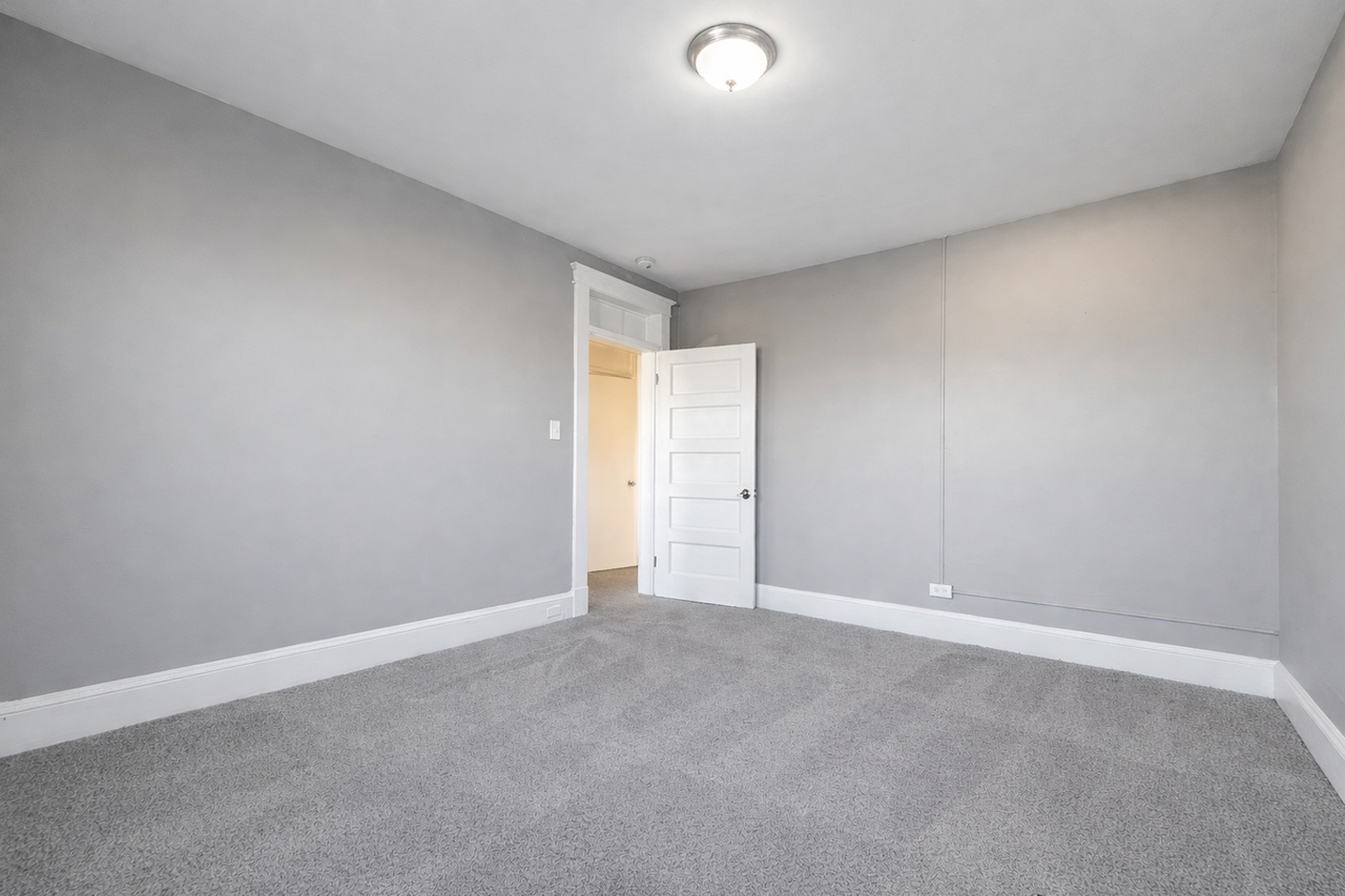 1309 Linden Ave - Photo 5 of 12