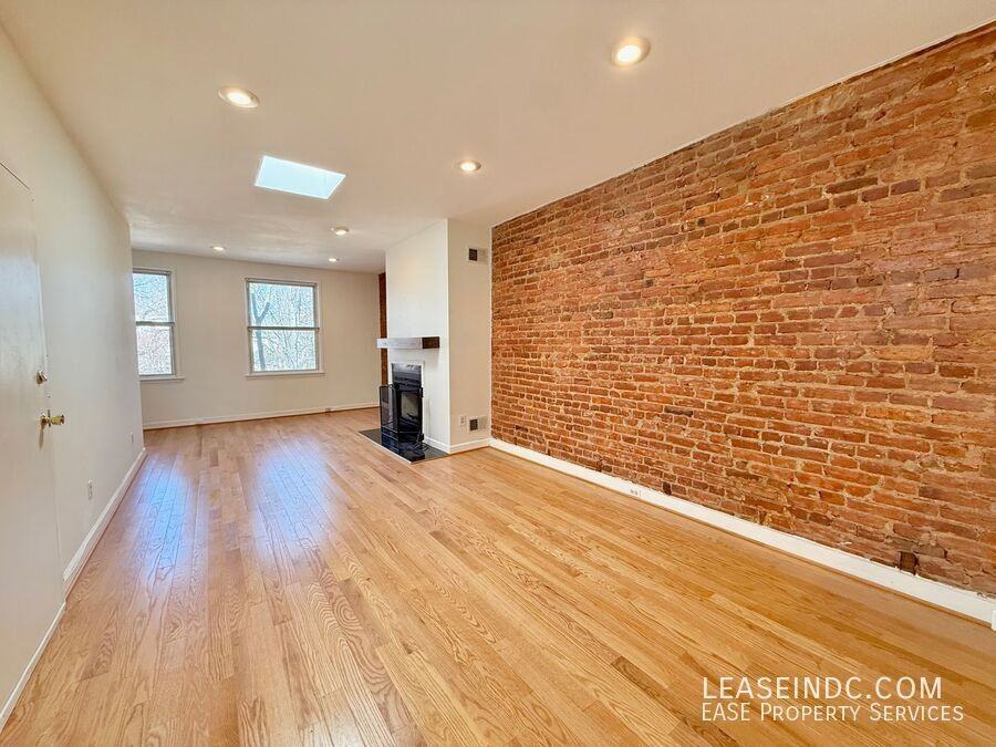 1239 C St Se #3 - Photo 2 of 20