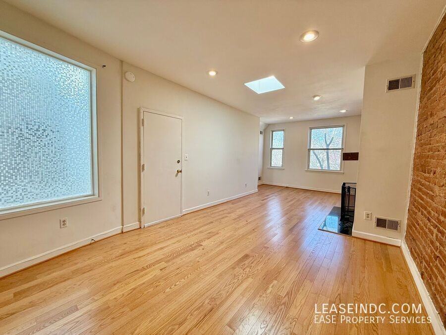 1239 C St Se #3 - Photo 3 of 20