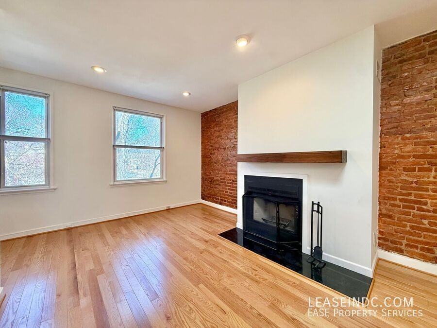 1239 C St Se #3 - Photo 4 of 20