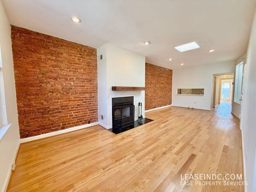 1239 C St Se #3 - Photo 5 of 20