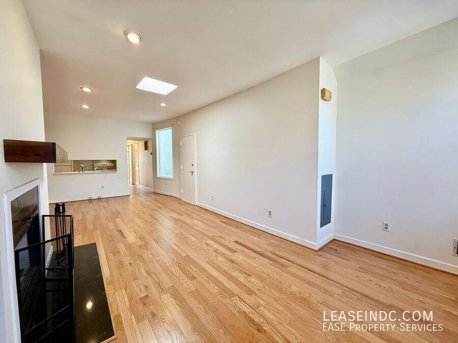 1239 C St Se #3 - Photo 6 of 20