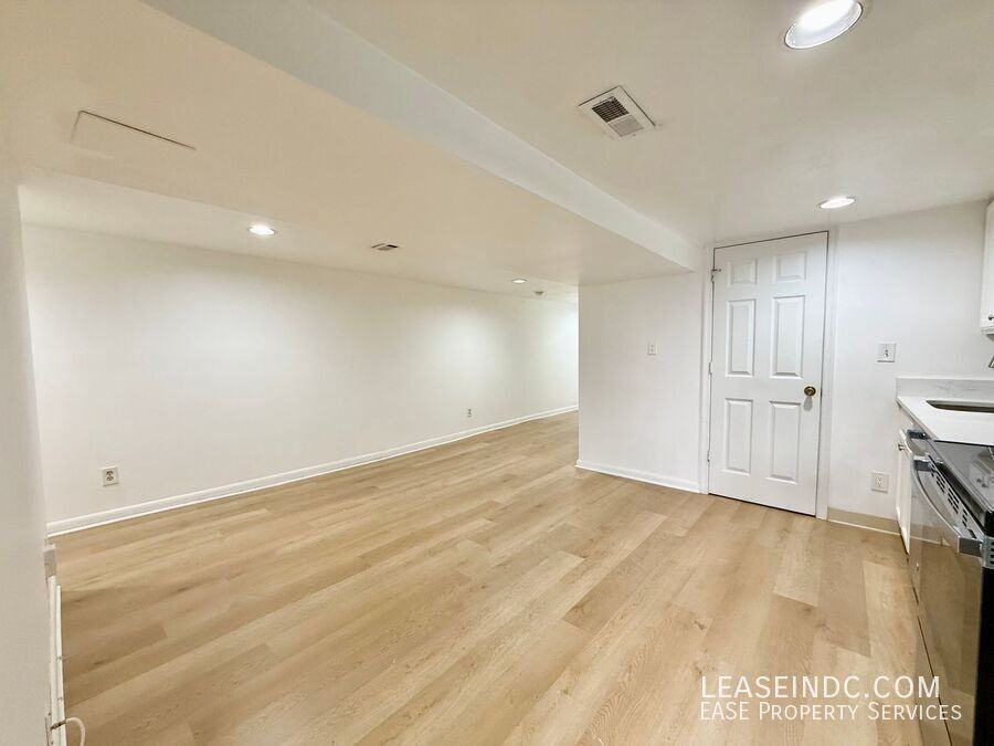 29 T St Nw #B - Photo 4 of 14