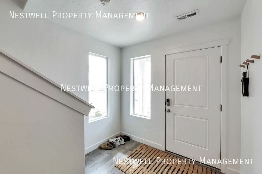 1123 E Hatch Row - Photo 2 of 28