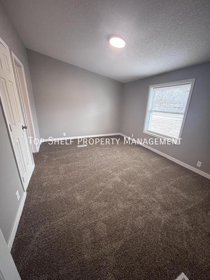 510 S 4th St - Photo 2 of 10