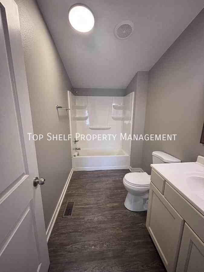 510 S 4th St - Photo 3 of 10