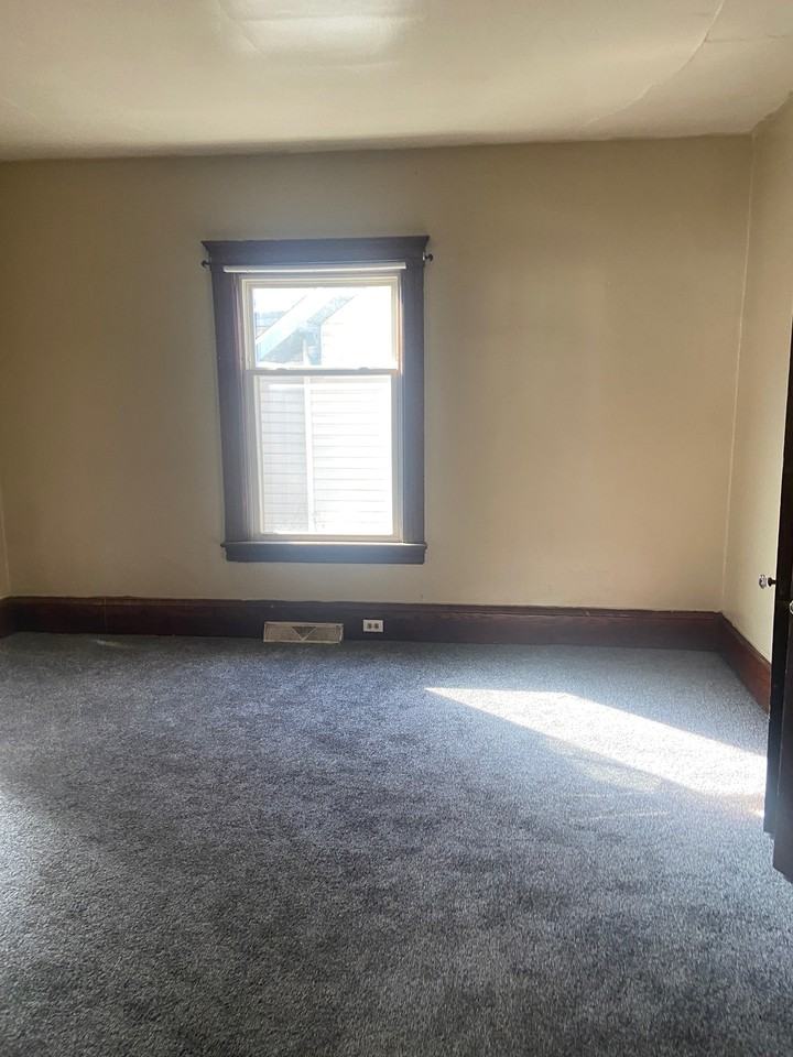 1033 1st St #A - Photo 6 of 8