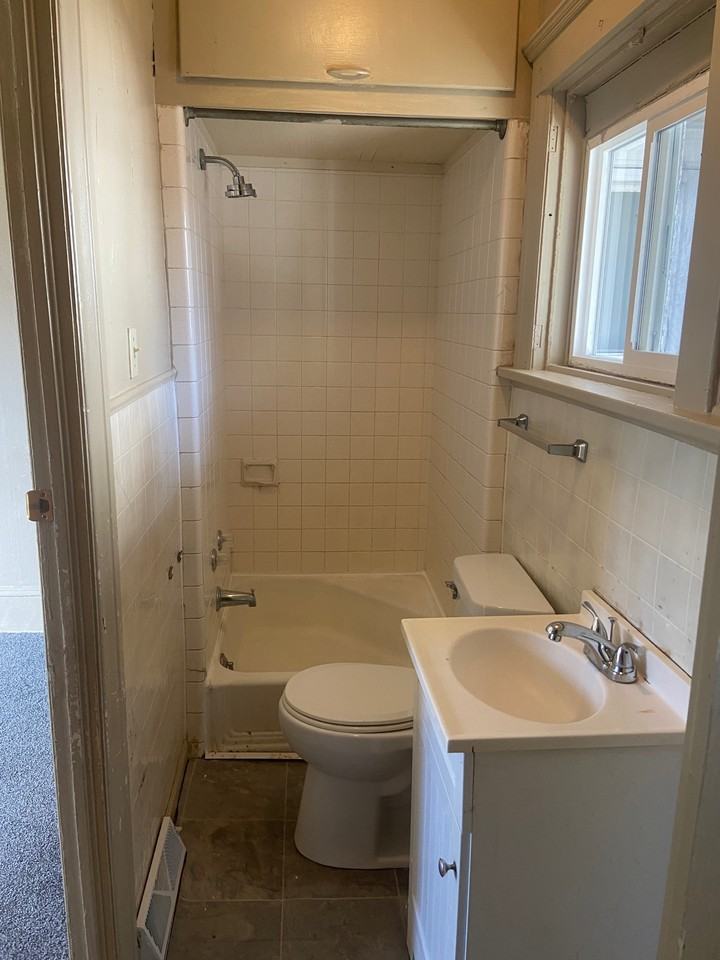 1033 1st St #A - Photo 3 of 8