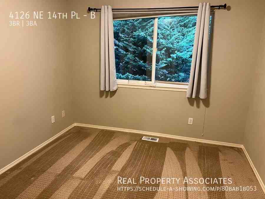 4126 Ne 14th Pl #B - Photo 7 of 9