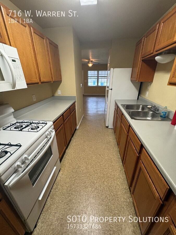 716 Warren St - Photo 7 of 9