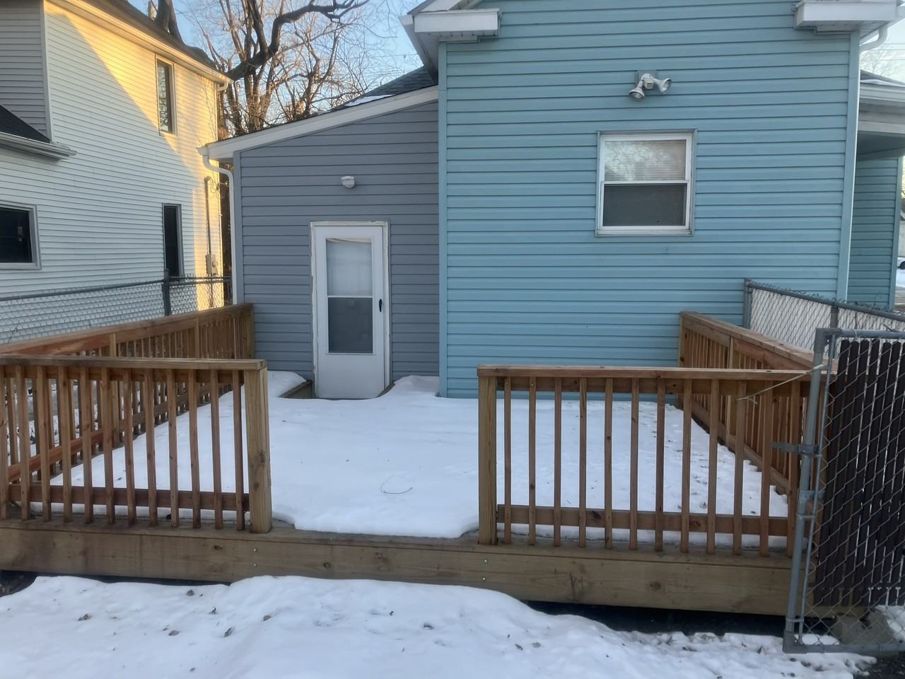 415 E Schwarz St - Photo 3 of 11