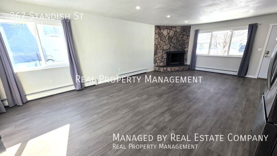 367 Standish St - Photo 4 of 17