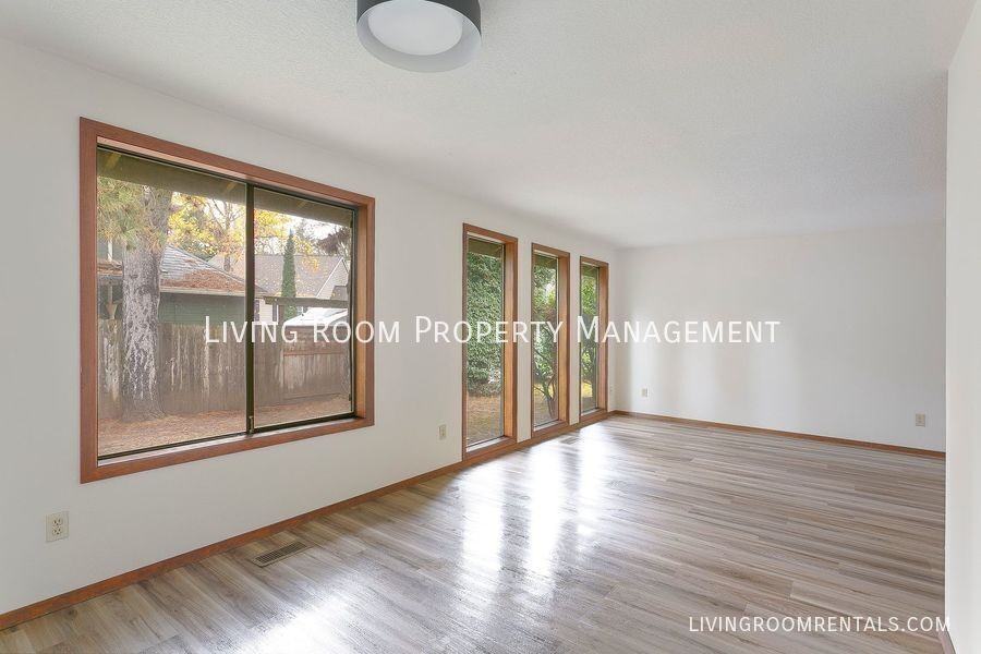 7670 Sw Leslie St - Photo 2 of 15