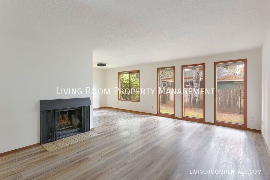 7670 Sw Leslie St - Photo 3 of 15