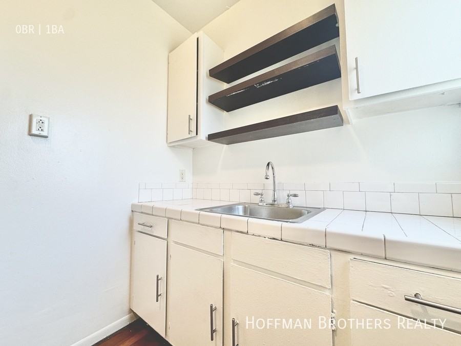 806 Lucile Ave #A - Photo 2 of 7