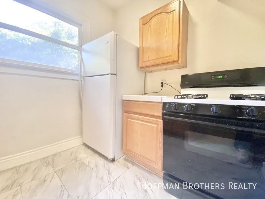 532 S Coronado St #108 - Photo 4 of 10