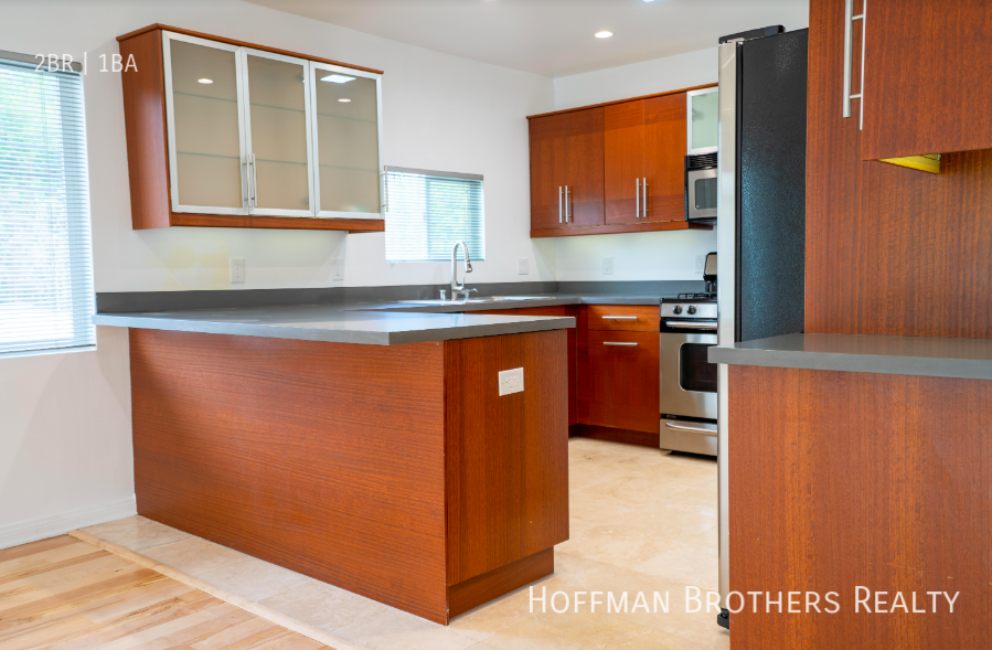 1119 S Cochran Ave #2 - Photo 4 of 16