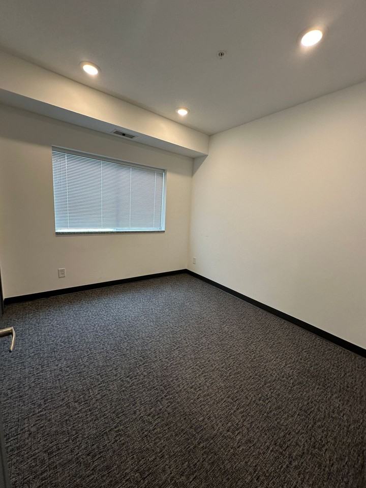 The Eastview - Photo 4 of 12