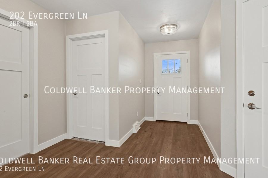 202 Evergreen Ln - Photo 3 of 17