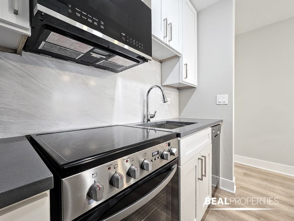 555 W Stratford Pl #402 - Photo 7 of 17