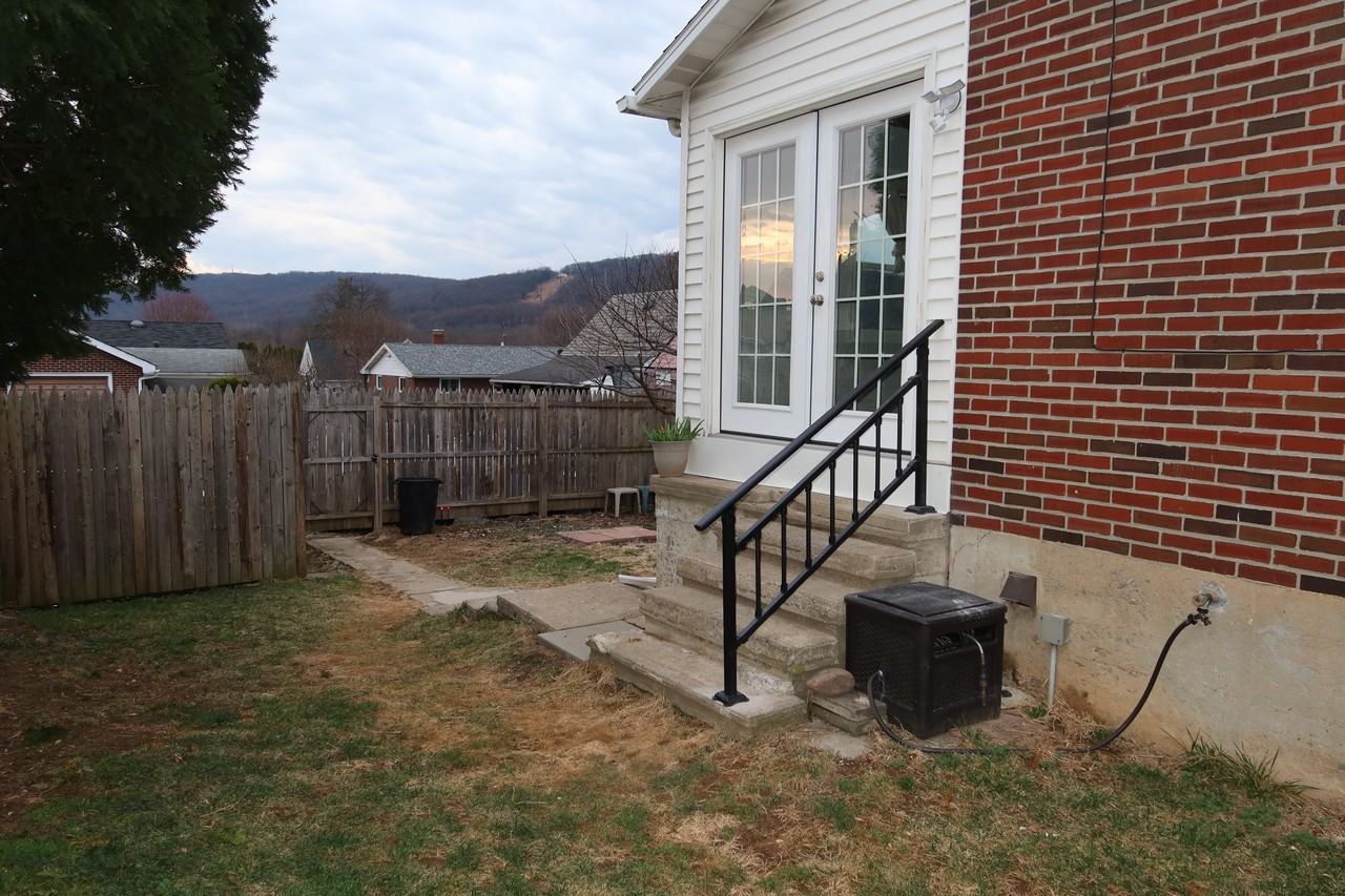 1618 Main St #1618A - Photo 2 of 22