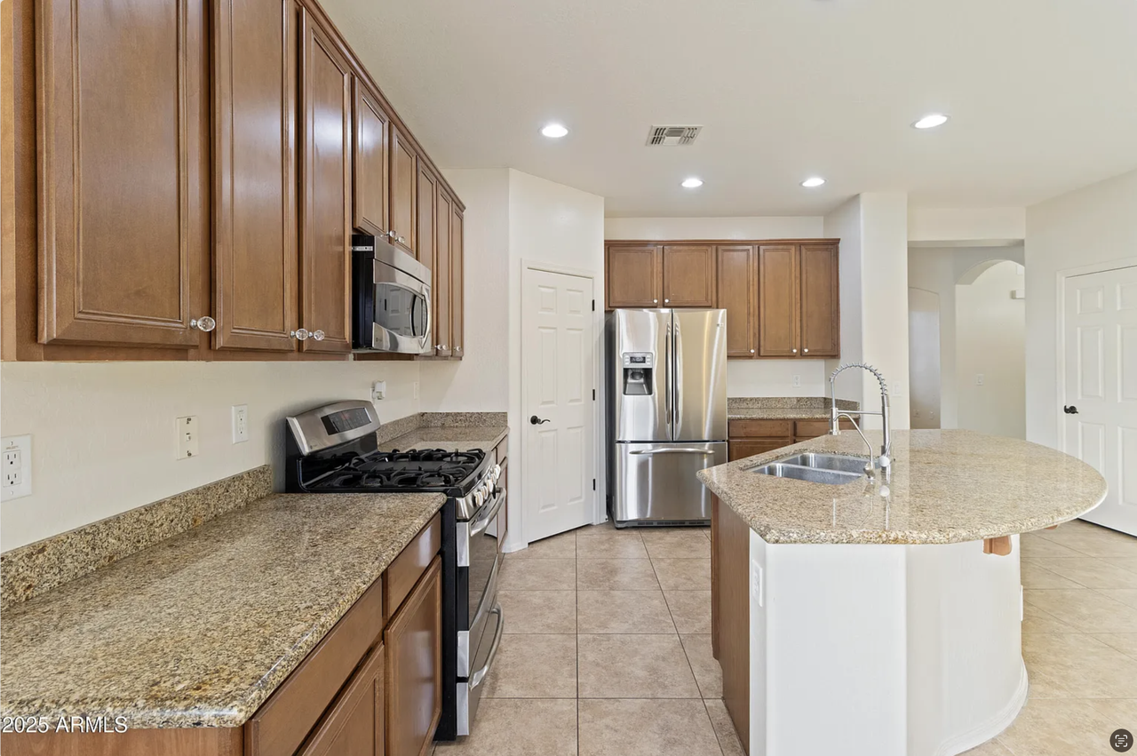 16559 W Lincoln St #NA - Photo 5 of 30