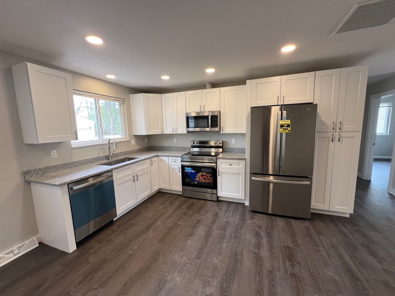 425 S Oak St #NA - Photo 6 of 17