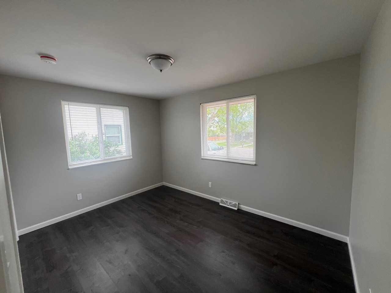 425 S Oak St #NA - Photo 7 of 17