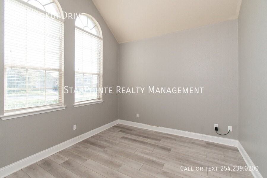 7001 Cokui Dr - Photo 3 of 37