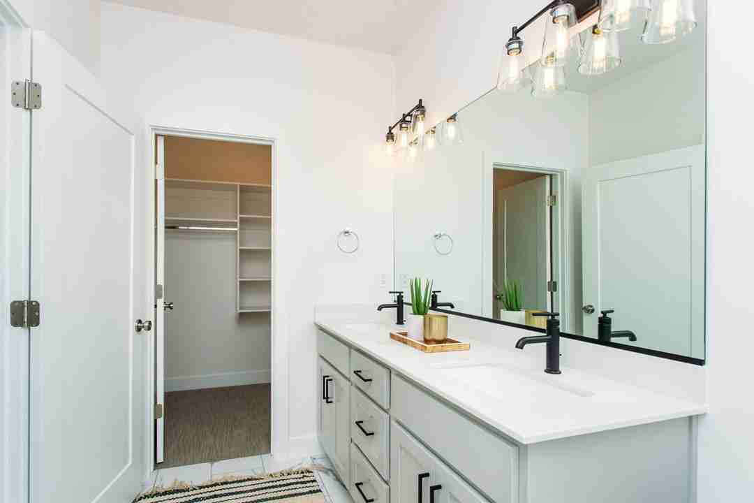 2608 E Wake Forest Ln #1 - Photo 2 of 25
