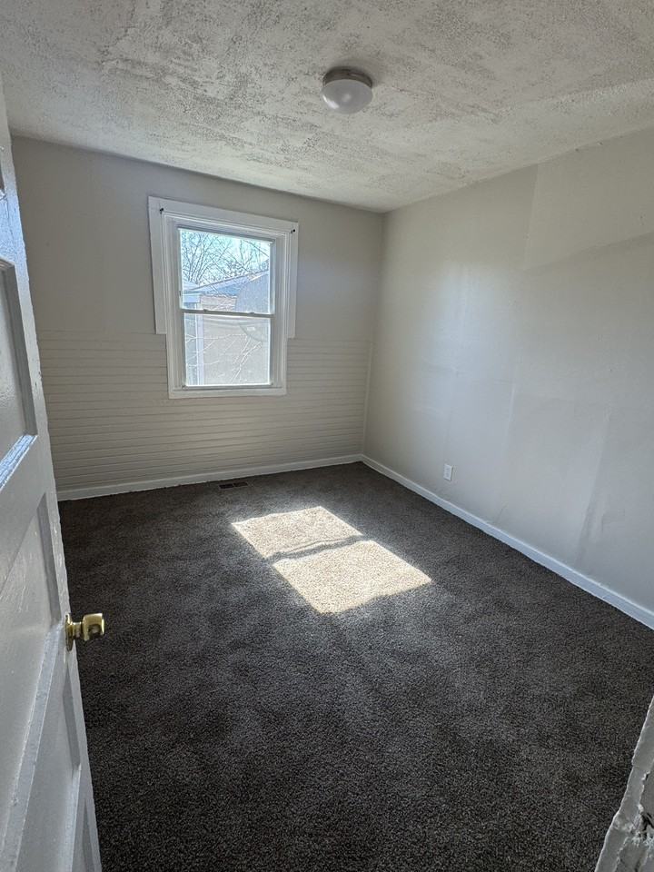 1909 Se Pennsylvania Ave #1 - Photo 4 of 7