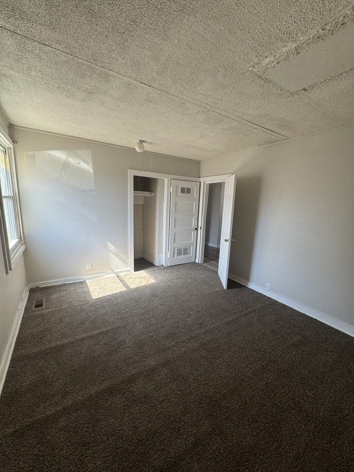 1909 Se Pennsylvania Ave #1 - Photo 2 of 7