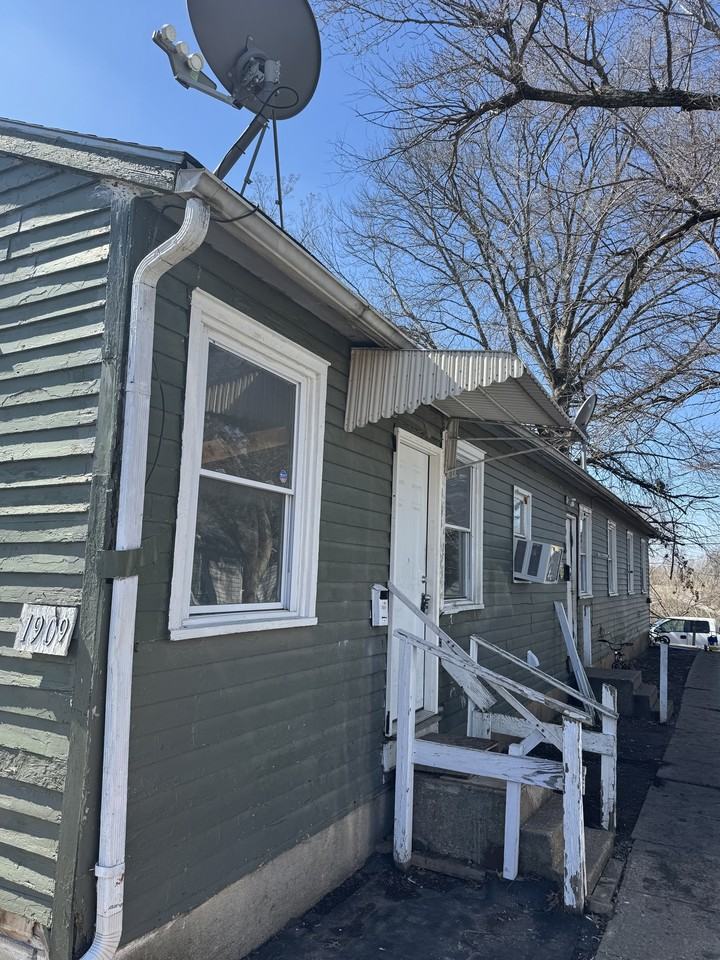 1909 Se Pennsylvania Ave #1 - Photo 6 of 7