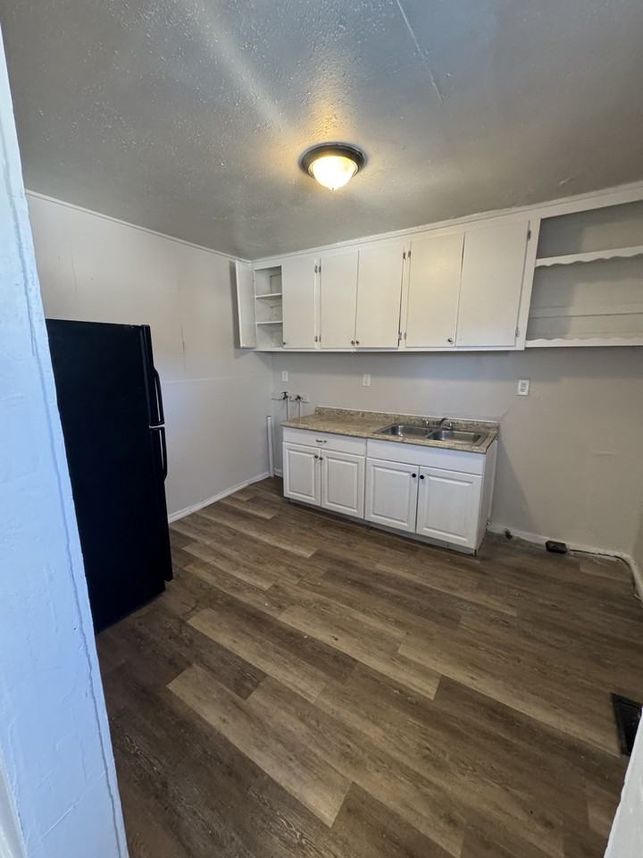 1909 Se Pennsylvania Ave #1 - Photo 3 of 7