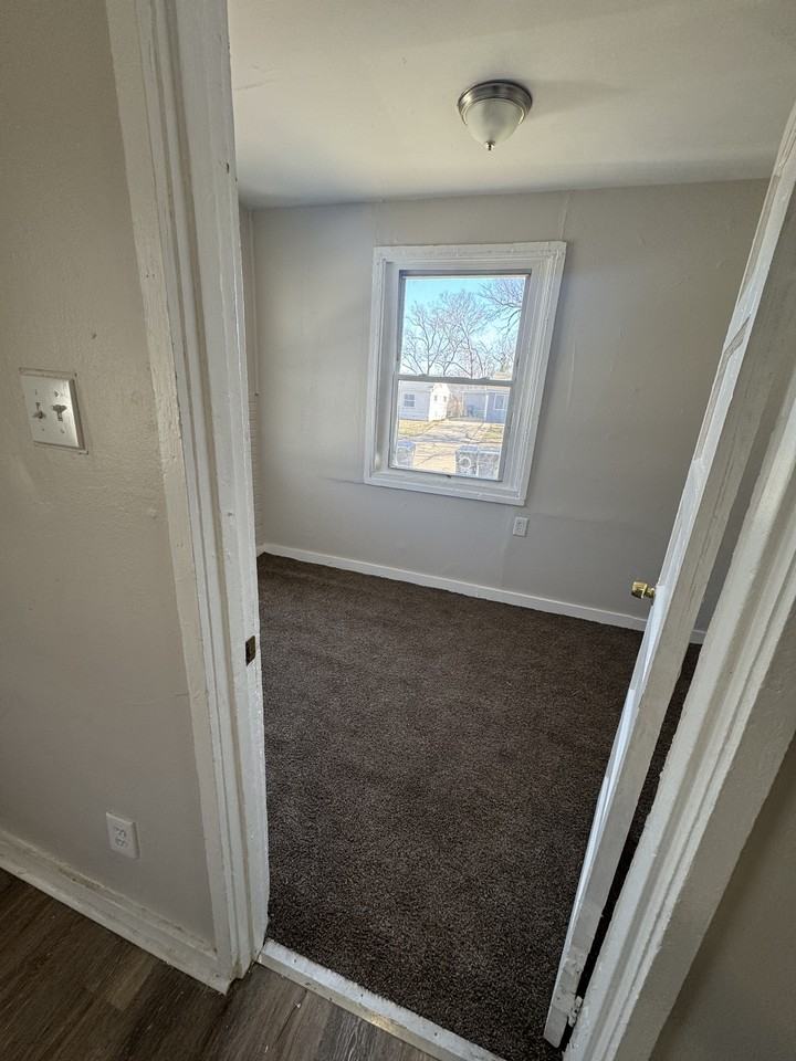 1909 Se Pennsylvania Ave #1 - Photo 5 of 7