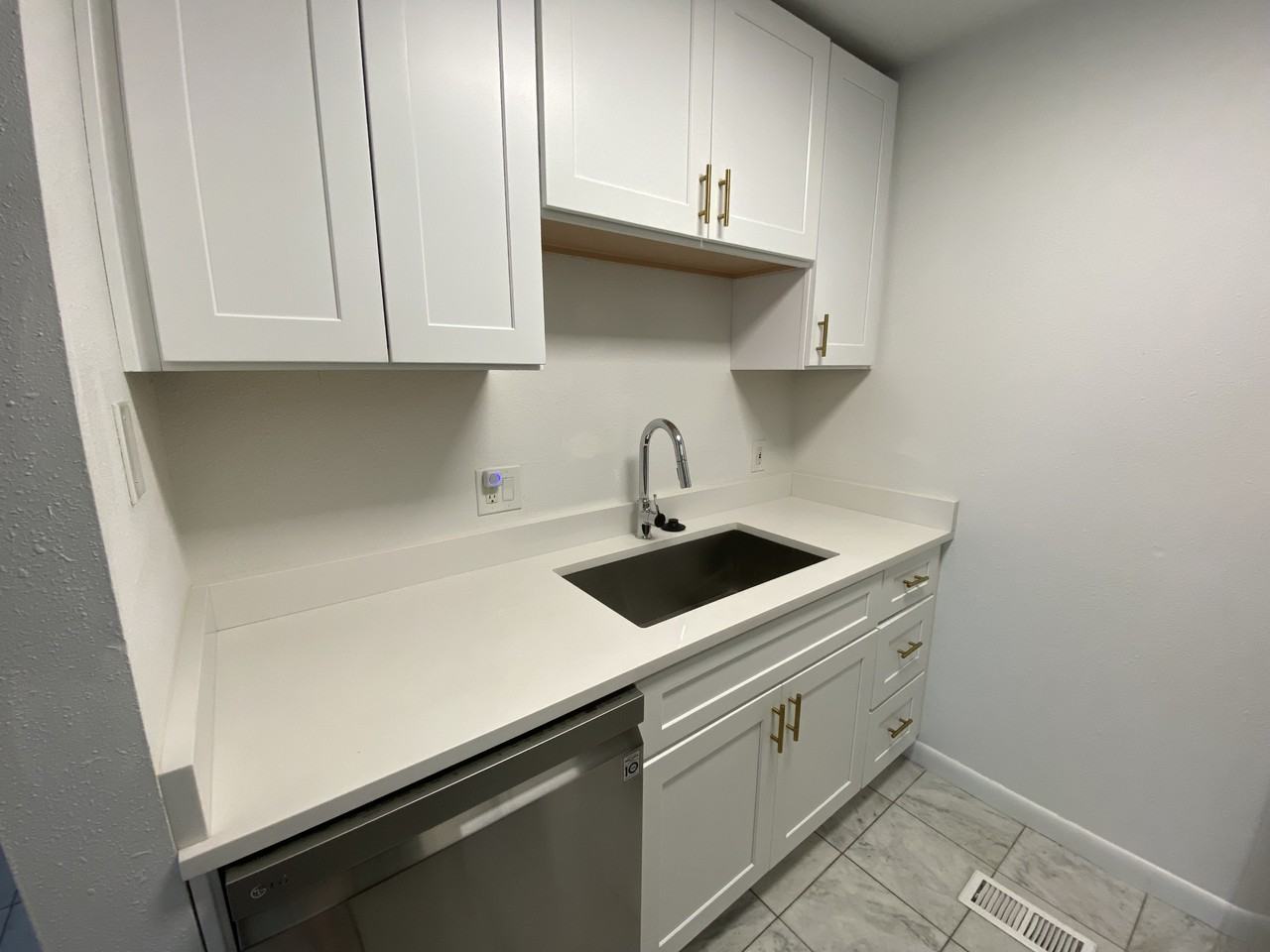425 S 900 E #5 - Photo 4 of 12