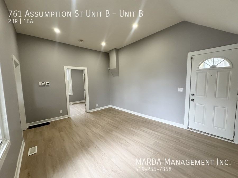 761 Assumption St Unit B #B - Photo 3 of 24