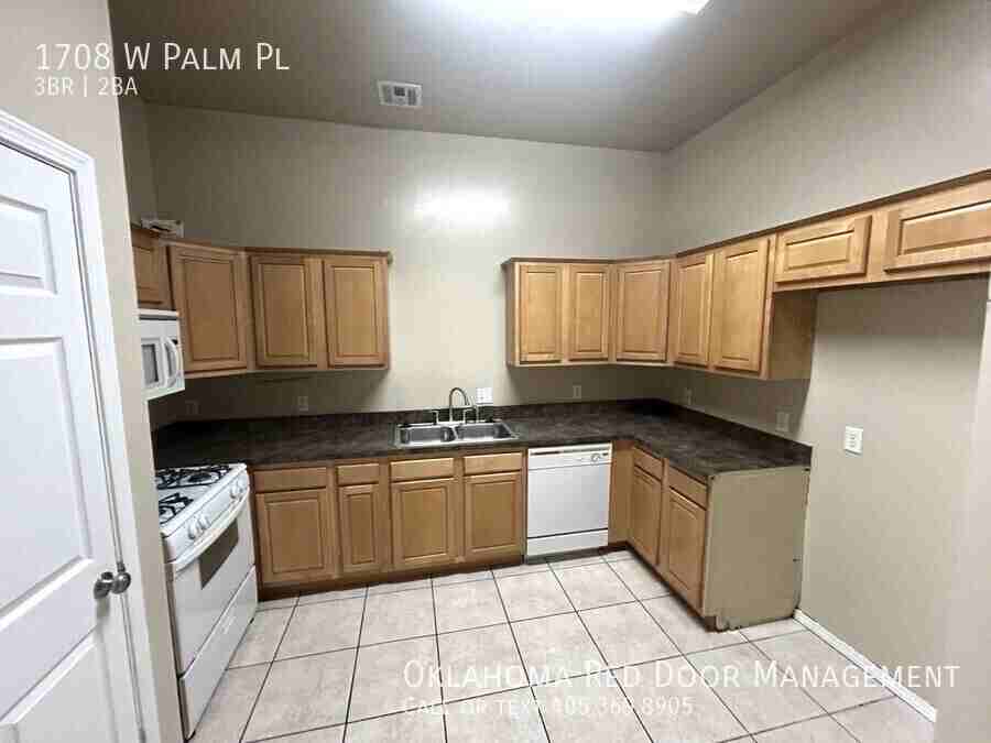1708 W Palm Pl - Photo 3 of 17