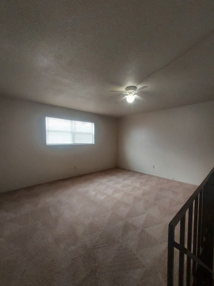 189 Buckingham St #C - Photo 4 of 7