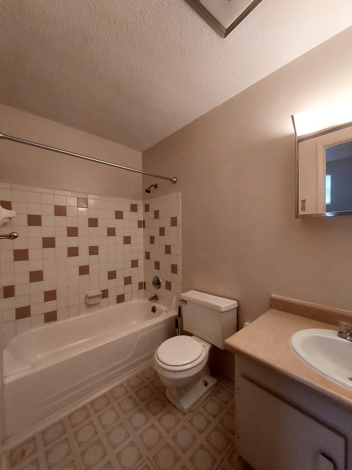 189 Buckingham St #C - Photo 5 of 7