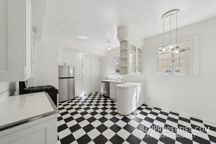 1284 S Beverly Glen Blvd - Photo 7 of 34