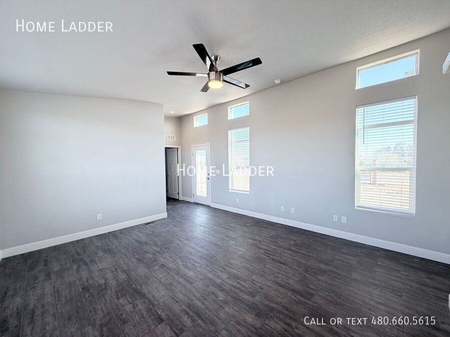 32567 W Santa Cruz Ave - Photo 2 of 20